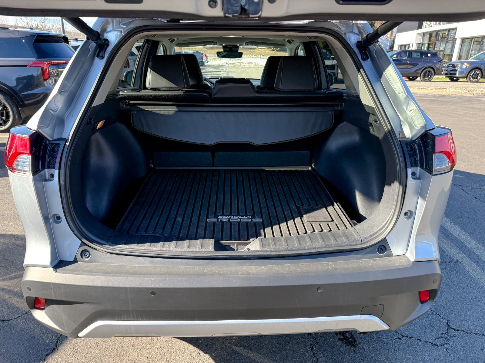 Used 2022 Toyota Corolla Cross XLE w/ Convenience Package image 35