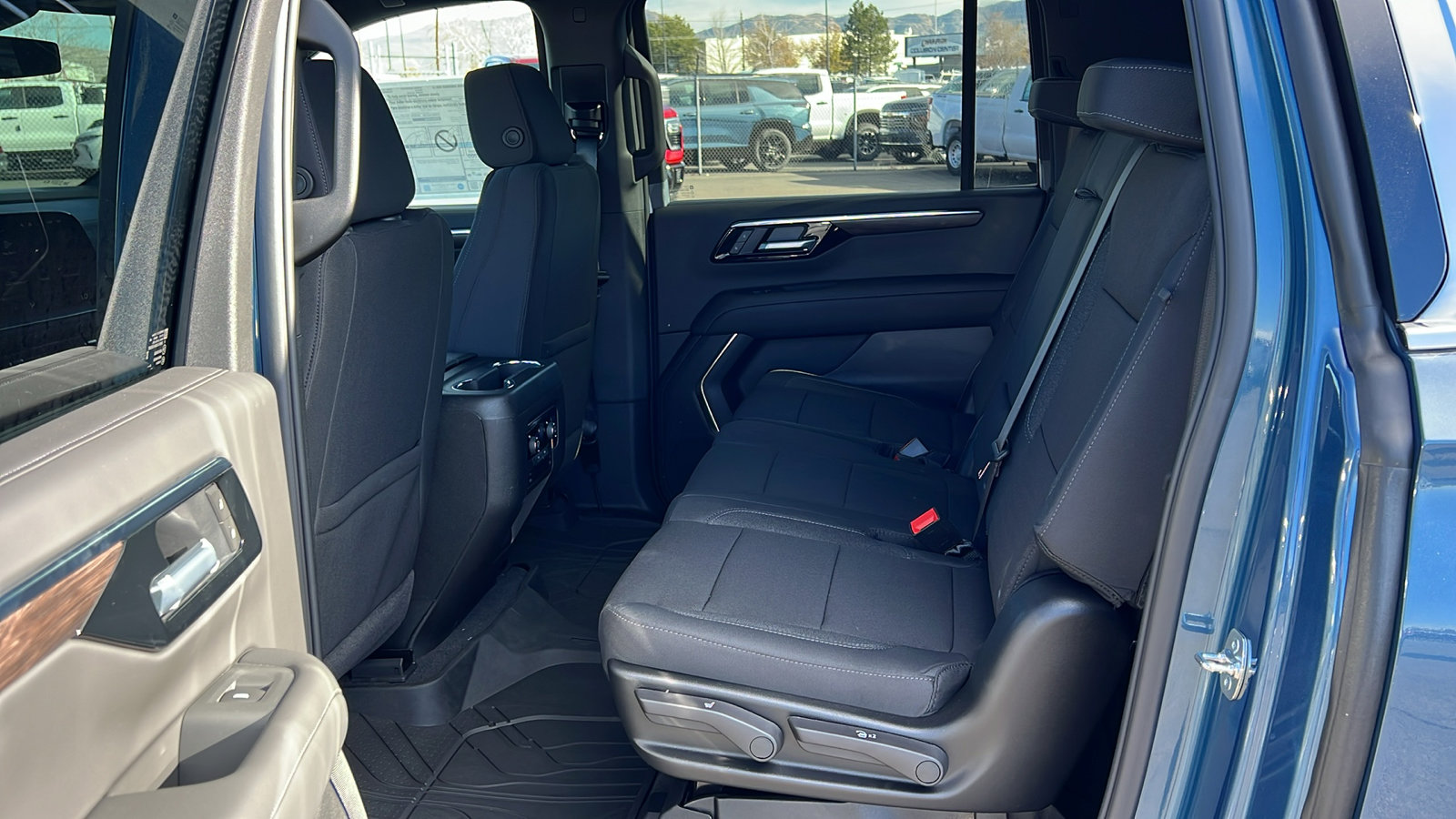 New 2026 Chevrolet Suburban LS image 15