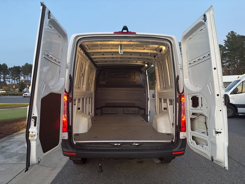 Used 2023 Mercedes-Benz Sprinter 144 Cargo image 14