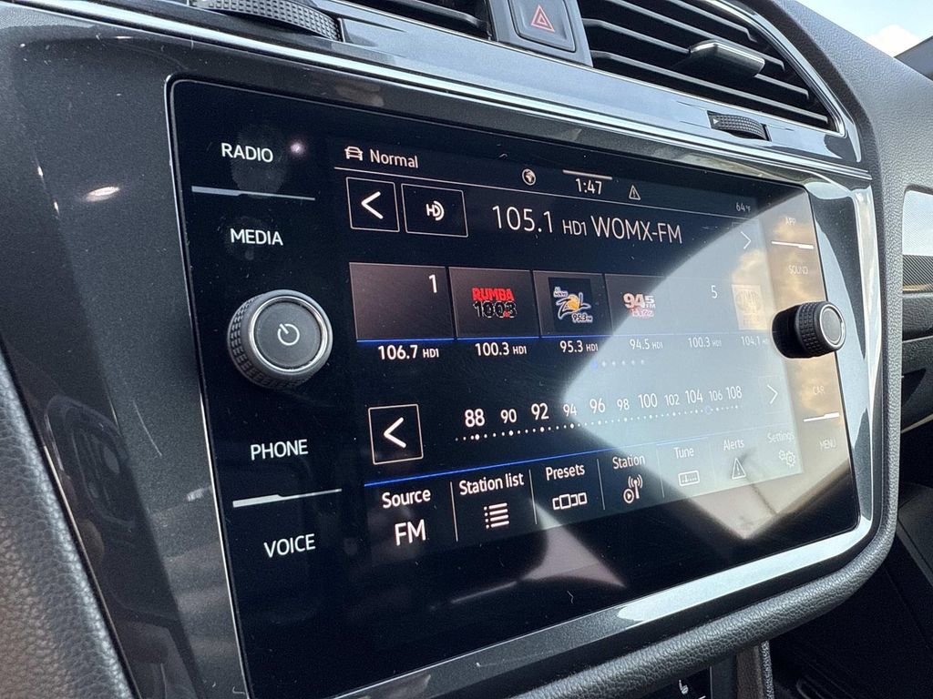 Used 2022 Volkswagen Tiguan SE R-Line image 31