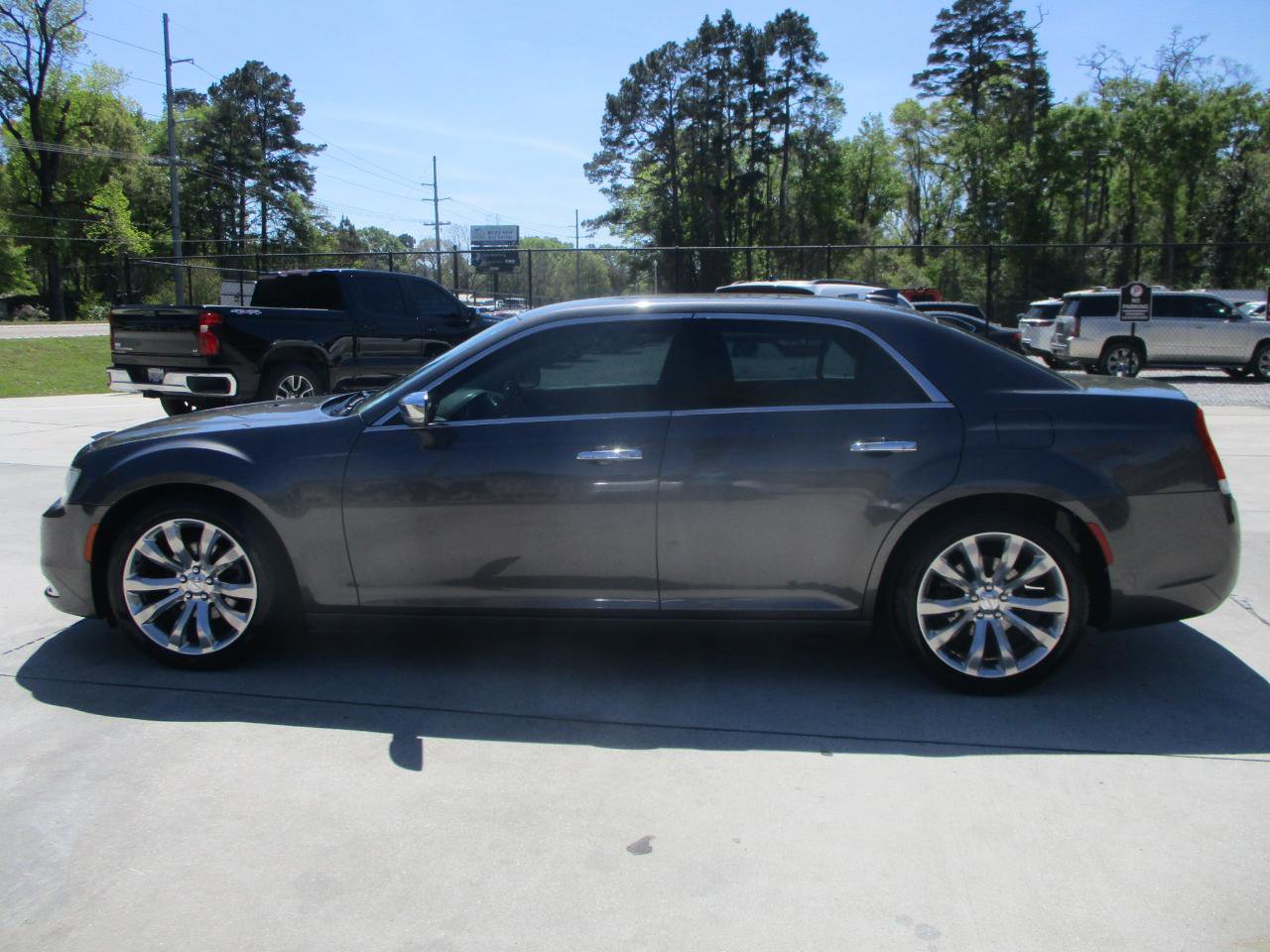 Used 2018 Chrysler 300 Limited w/ Safetytec Plus Group image 22