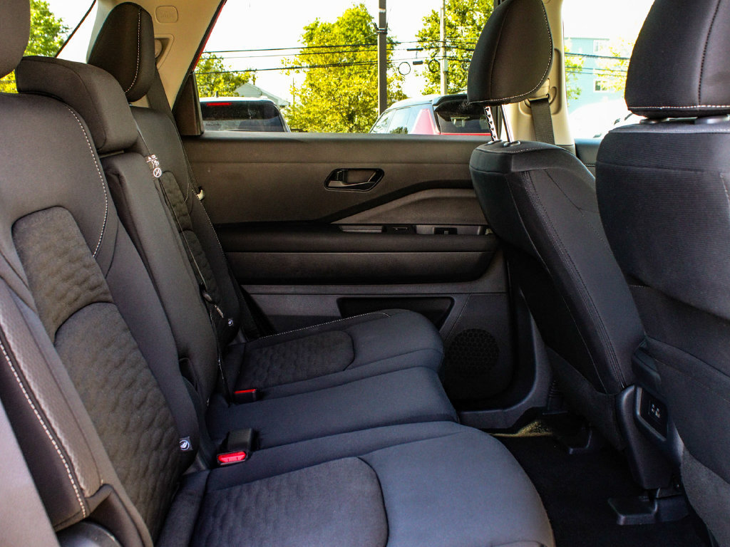 Used 2025 Nissan Pathfinder S AWD/4WD image 38