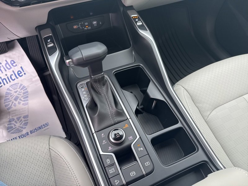 Used 2025 Kia Sorento S image 42