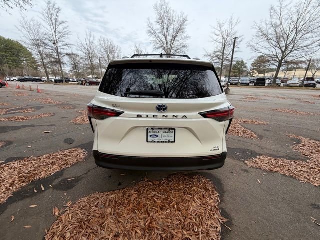 Used 2021 Toyota Sienna XLE image 19