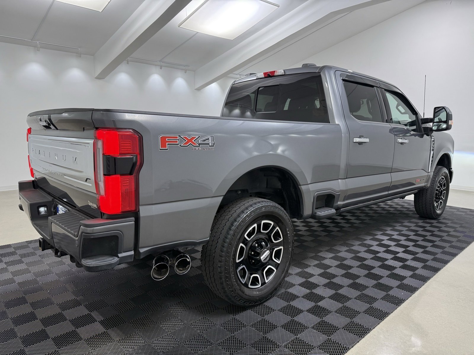 Used 2024 Ford F350 Platinum image 6