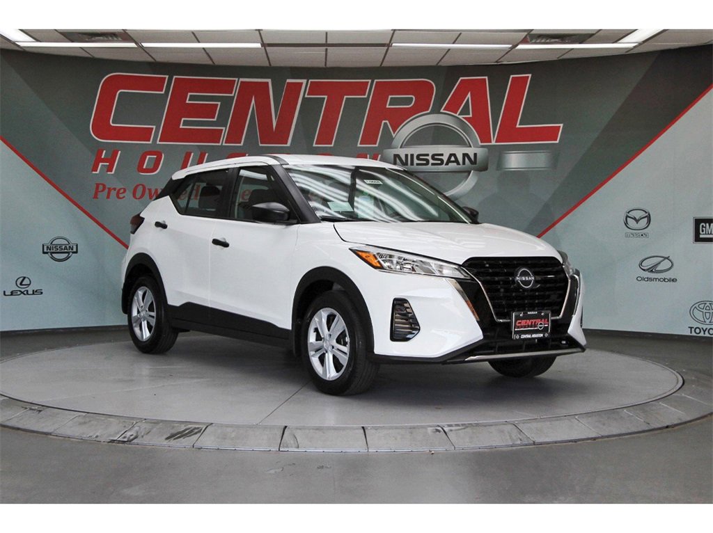 New 2025 Nissan Kicks Play S