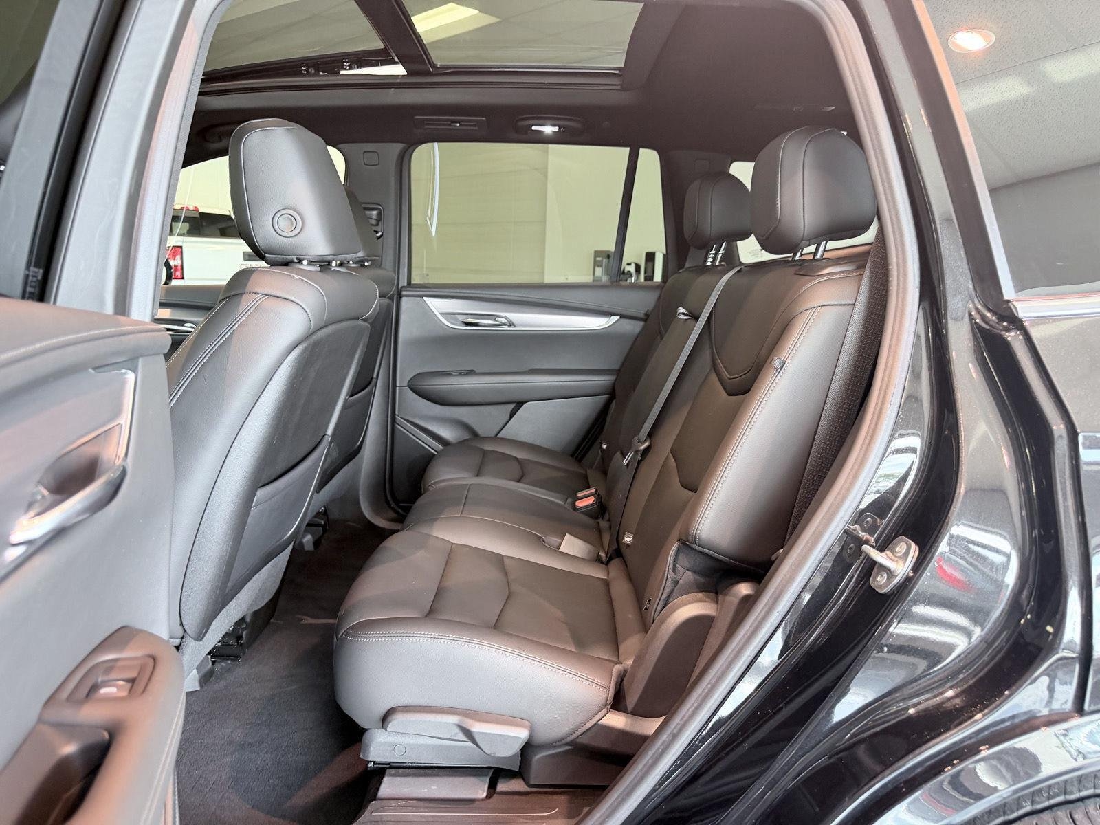 Certified 2024 Cadillac XT6 Luxury w/ LPO, Floor Liner Package AWD/4WD image 33