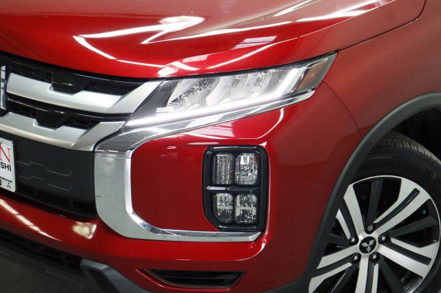 Used 2023 Mitsubishi Outlander Sport SE AWD/4WD image 2
