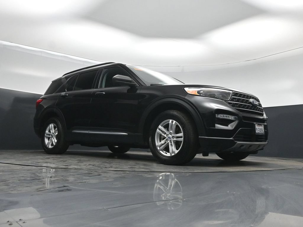 Certified 2023 Ford Explorer XLT w/ Equipment Group 202A RWD image 3