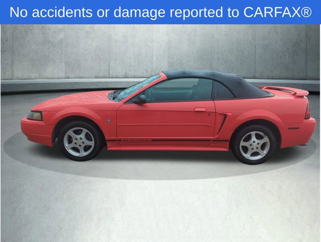 Used 2001 Ford Mustang Convertible RWD image 2