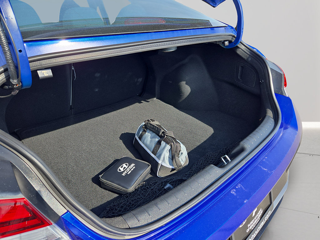 Certified 2025 Hyundai Elantra Limited FWD image 31