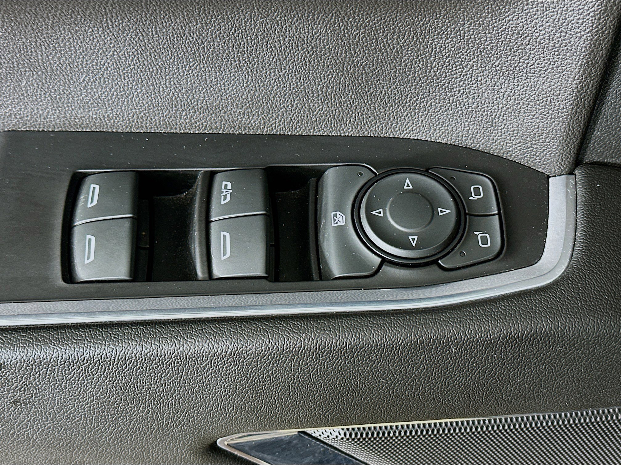 Used 2023 Chevrolet Silverado 1500 LT AWD/4WD image 15