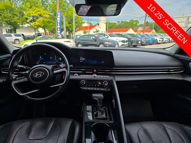 Used 2023 Hyundai Elantra Limited w/ Preferred Accessory Package FWD image 3