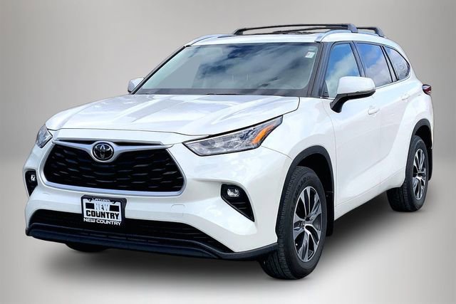 Used 2020 Toyota Highlander XLE image 2