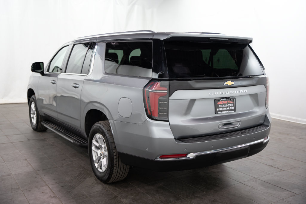 Used 2026 Chevrolet Suburban LT AWD/4WD image 10