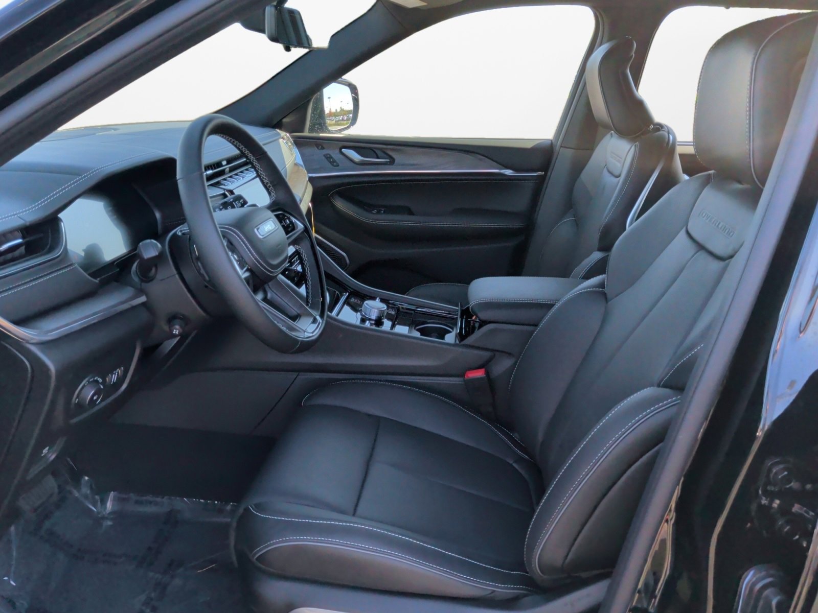 New 2025 Jeep Grand Cherokee L Overland image 9
