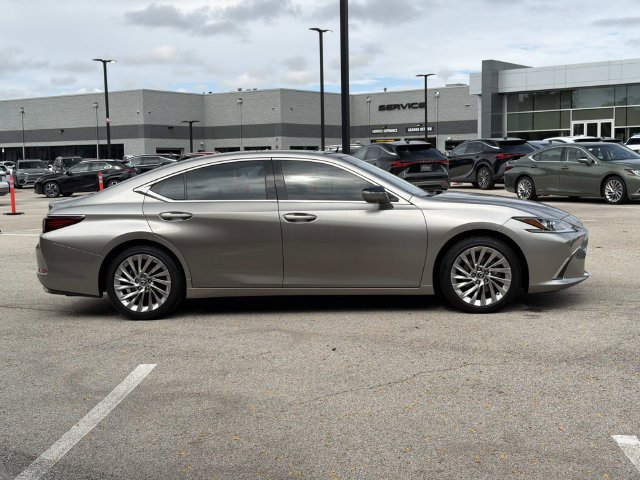 Used 2019 Lexus ES 350 w/ Accessory Package FWD image 4