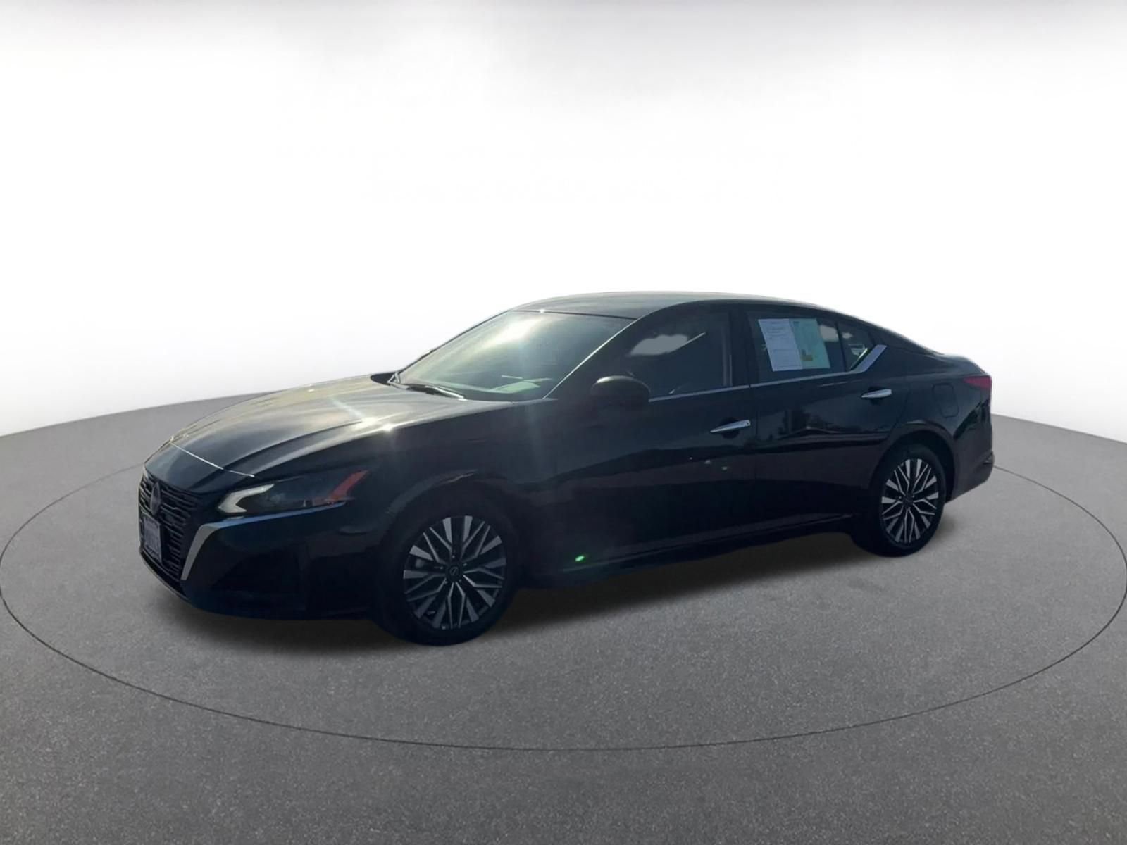 Used 2025 Nissan Altima 2.5 SV image 8