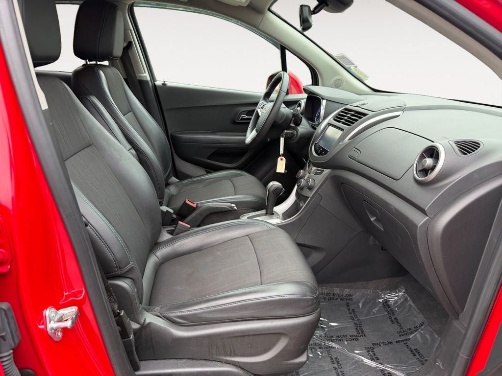 Used 2015 Chevrolet Trax LT w/ LT Sun and Sound Package AWD/4WD image 24