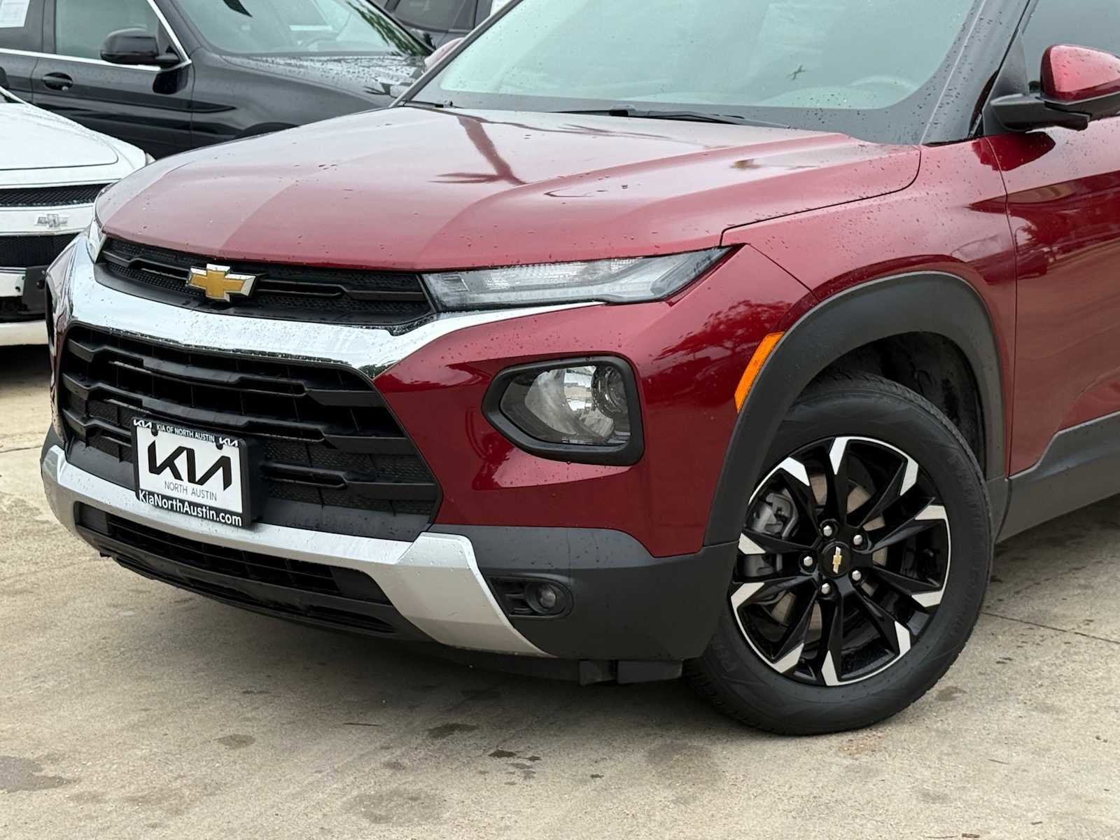 Used 2022 Chevrolet TrailBlazer LT w/ Convenience Package FWD image 2