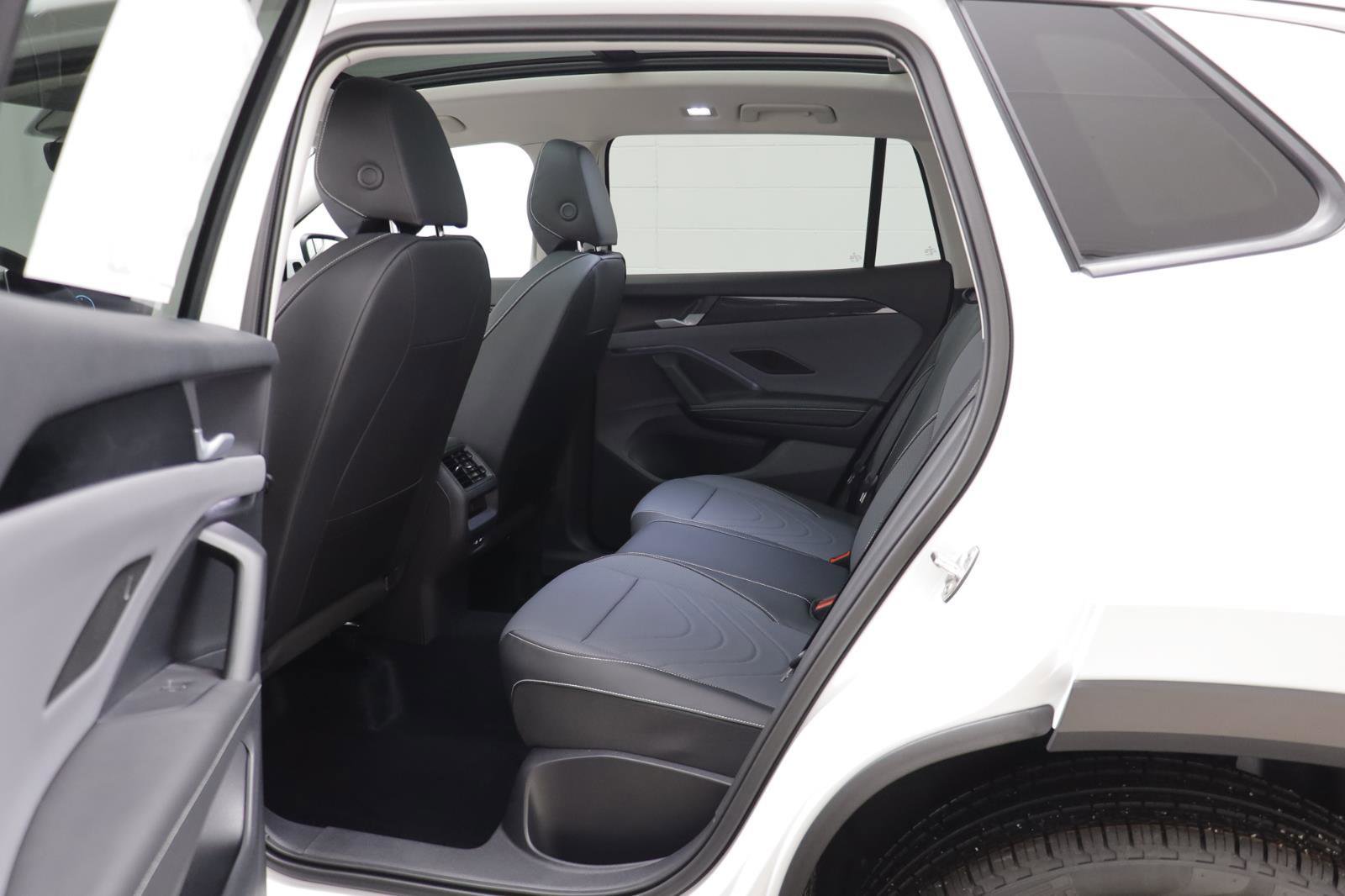 New 2026 Volkswagen Tiguan SE image 13