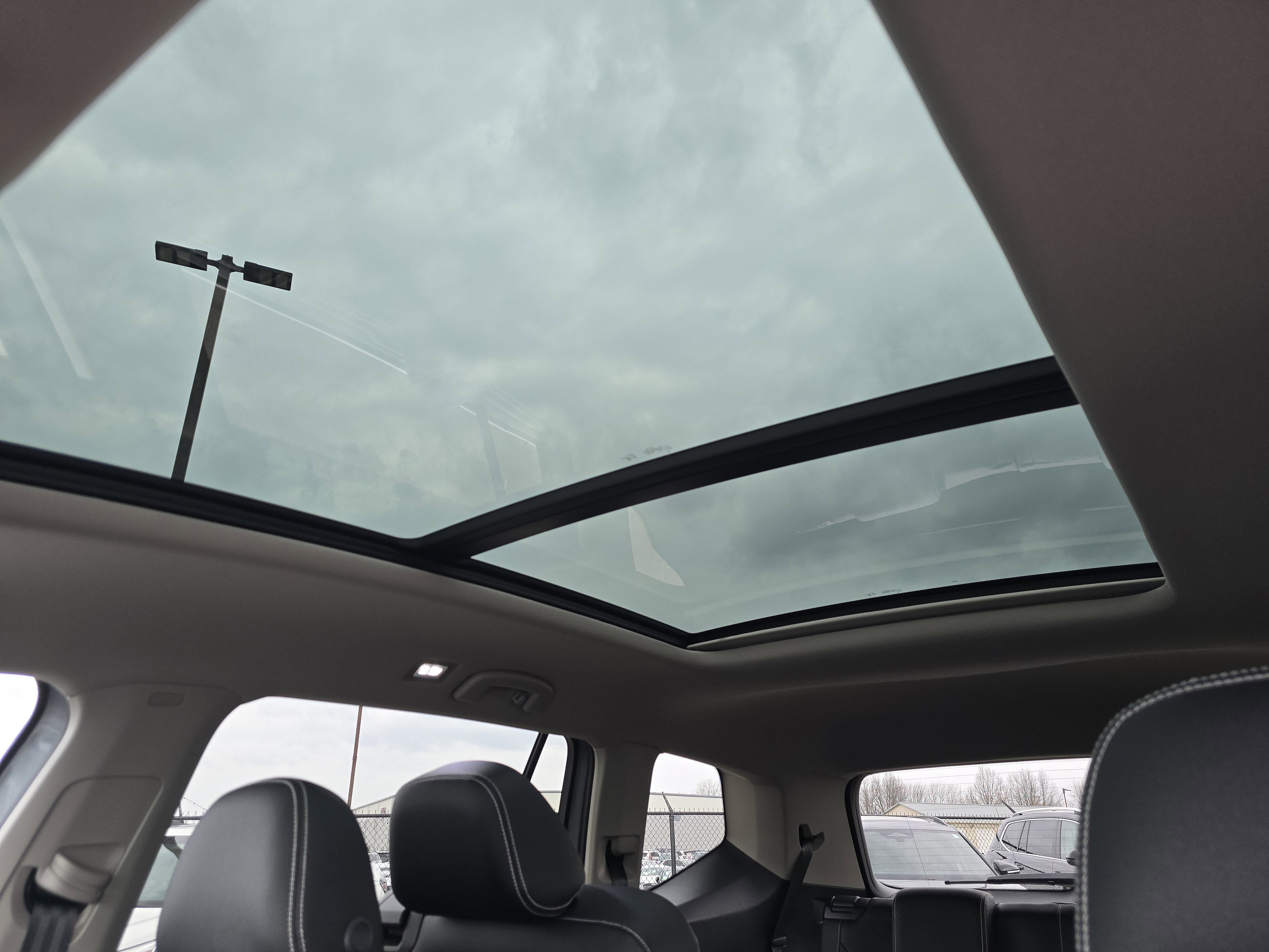 New 2026 Volkswagen Atlas SE image 9