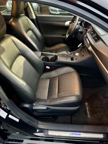 Used 2011 Lexus CT 200h Premium image 11