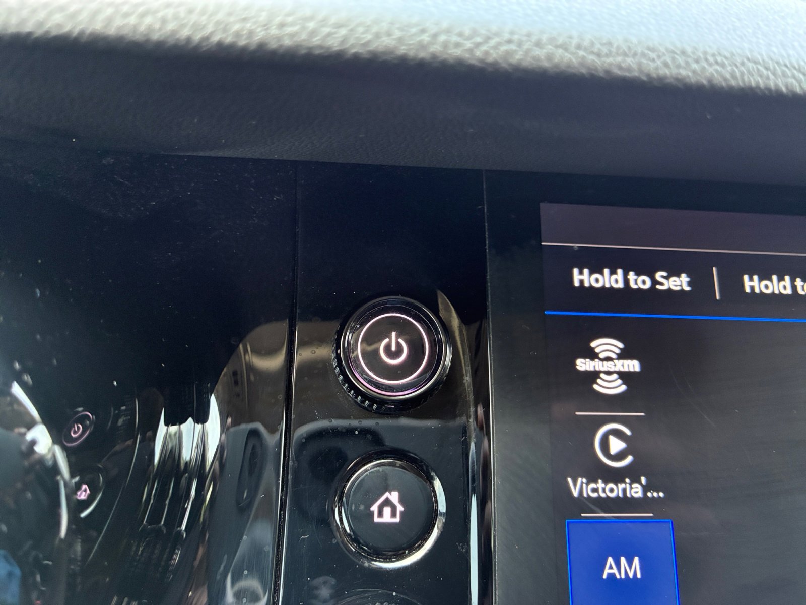 Used 2022 Buick Envision Essence w/ Technology Package I FWD image 17