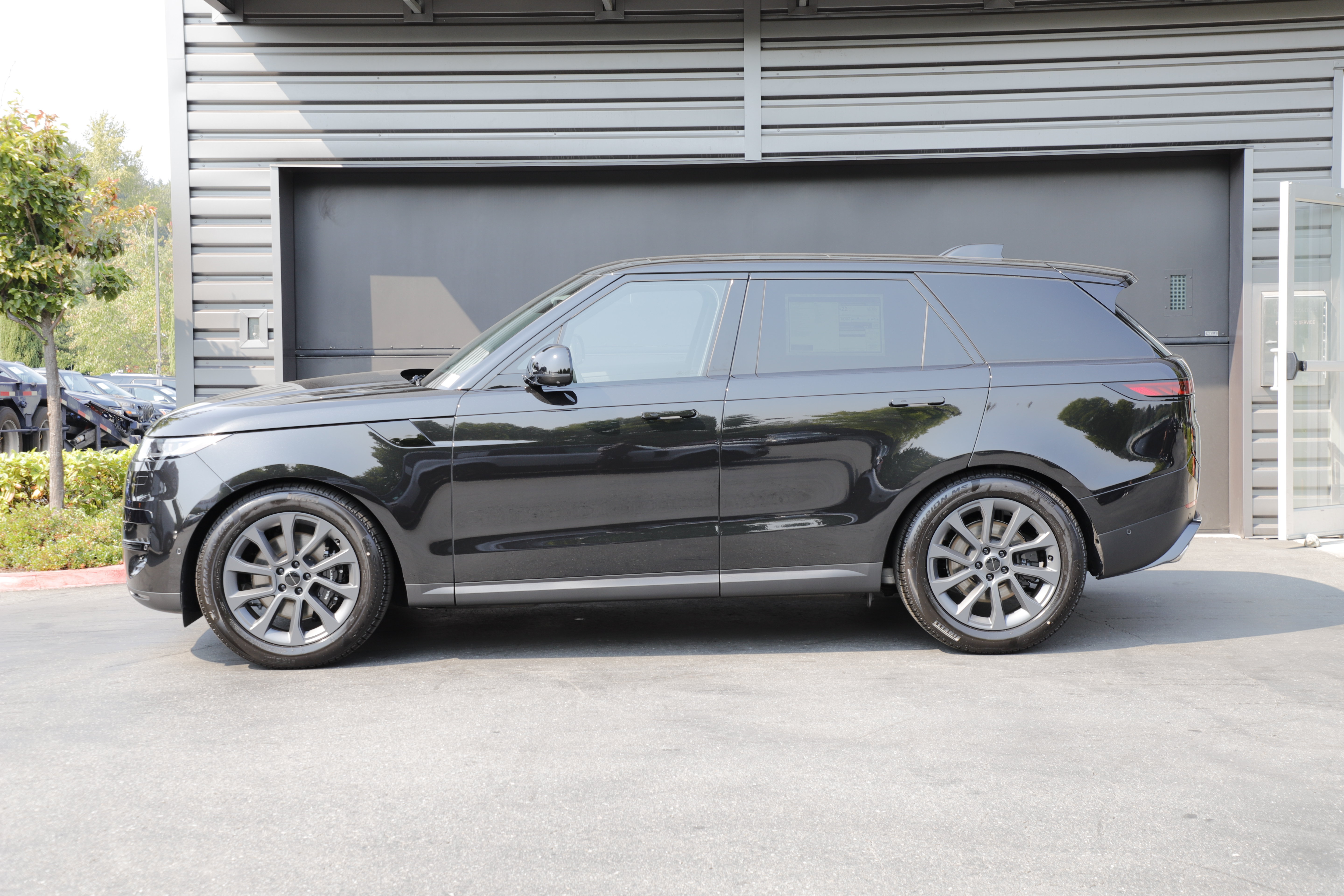 New 2026 Land Rover Range Rover Sport SE AWD/4WD image 7