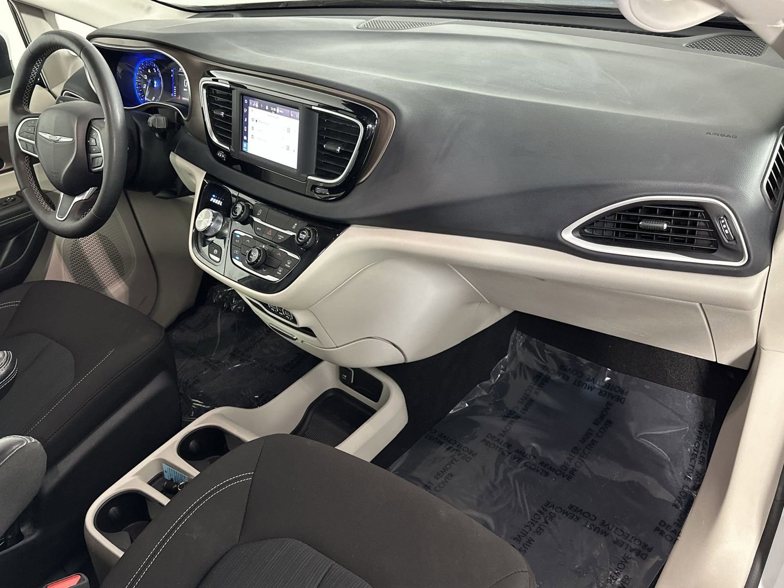 Used 2023 Chrysler Voyager LX FWD image 31