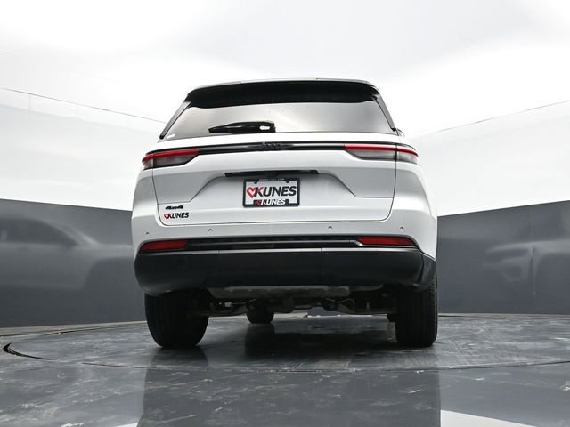 Used 2025 Jeep Grand Cherokee Altitude AWD/4WD image 56