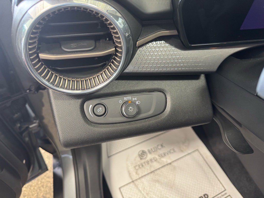 Used 2025 Chevrolet Trax ACTIV w/ Driver Confidence Package image 18