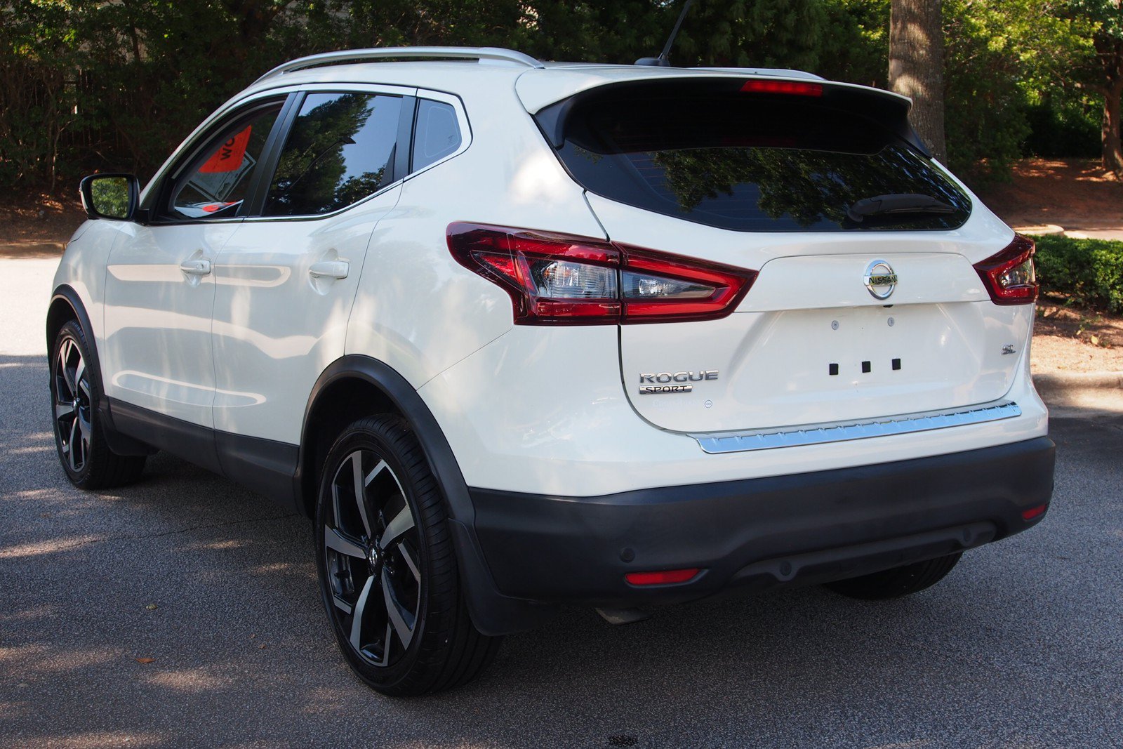 Used 2022 Nissan Rogue Sport SL w/ Premium Package FWD image 5
