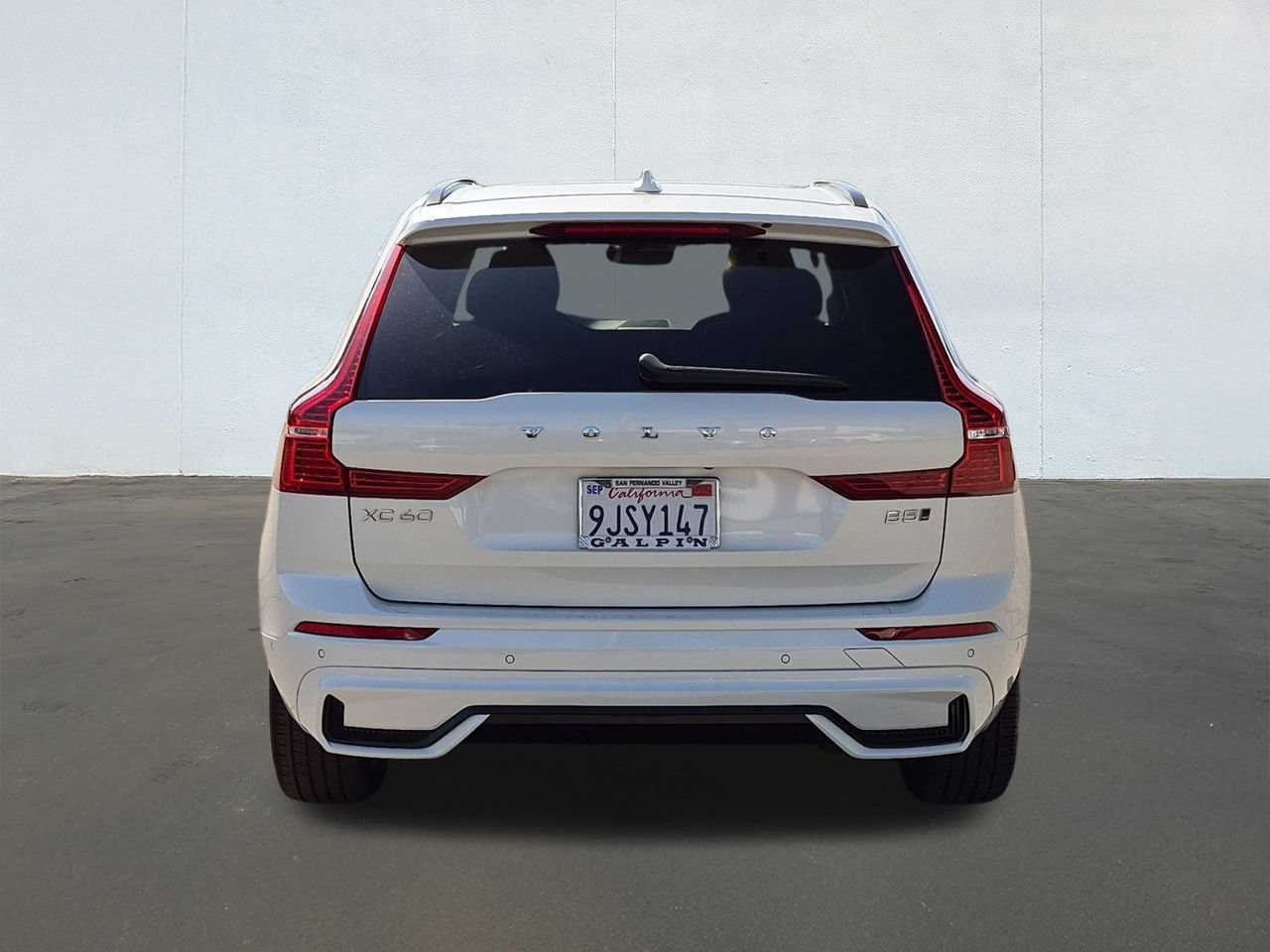 Certified 2024 Volvo XC60 B5 Plus AWD/4WD image 6