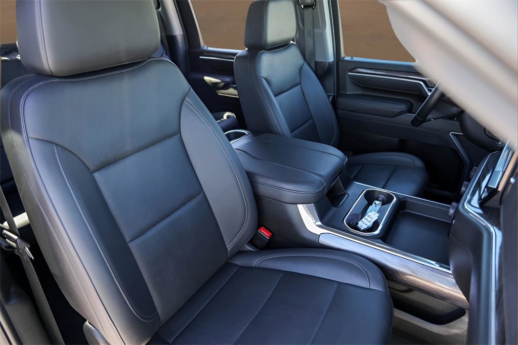 Used 2025 Chevrolet Silverado 2500 LTZ w/ LTZ Convenience Package image 29