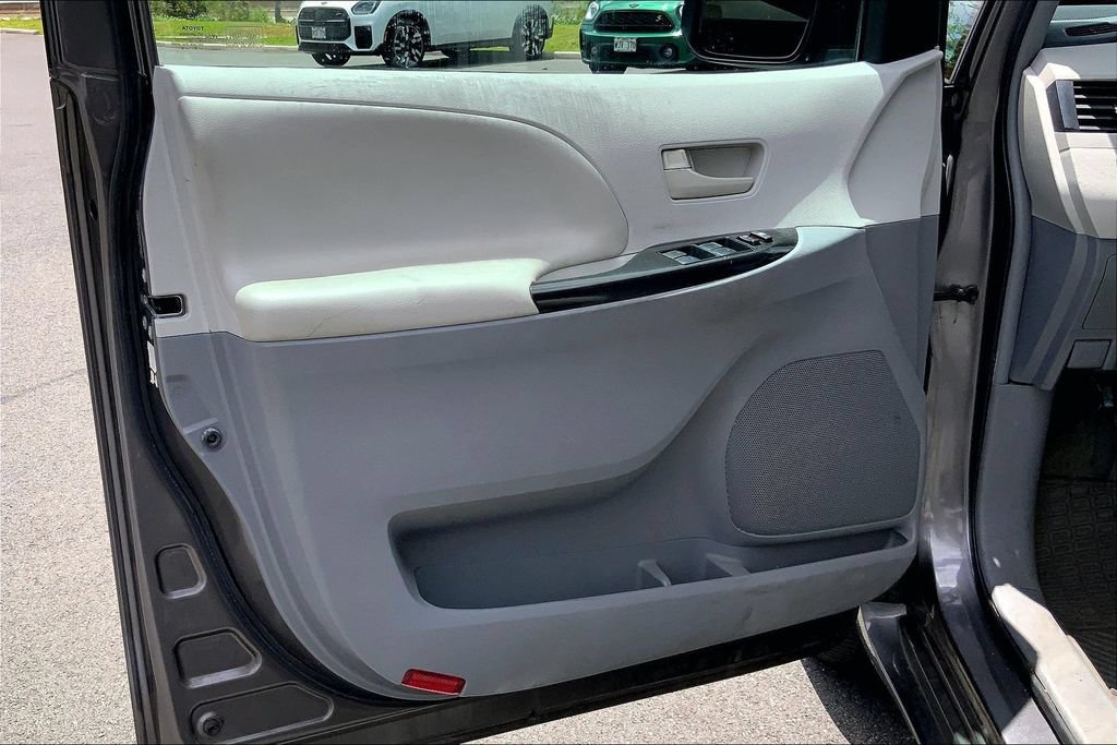 Used 2014 Toyota Sienna LE FWD image 20