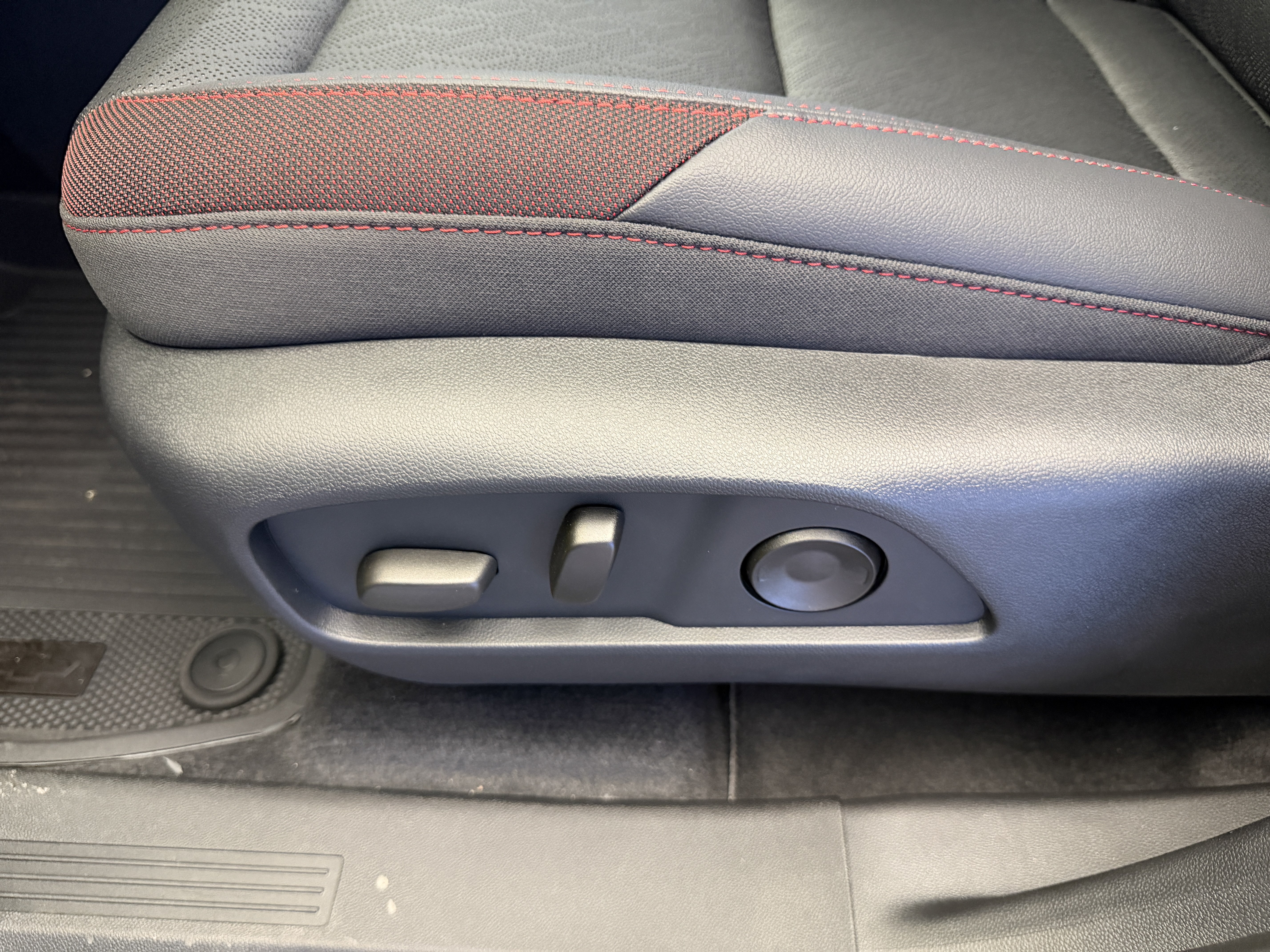 New 2027 Chevrolet Equinox RS w/ Safety and Technology Package AWD/4WD image 13