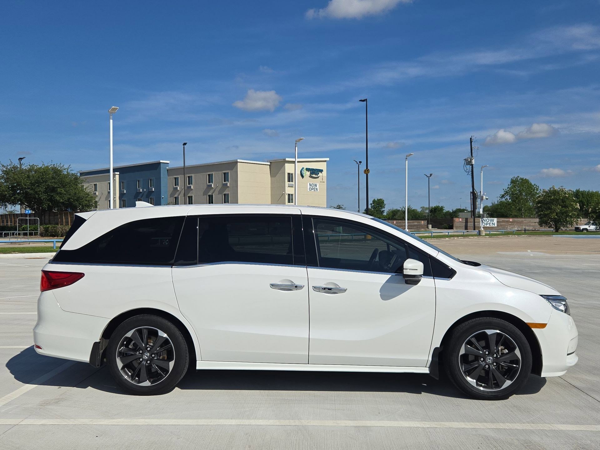 Certified 2024 Honda Odyssey Elite image 2