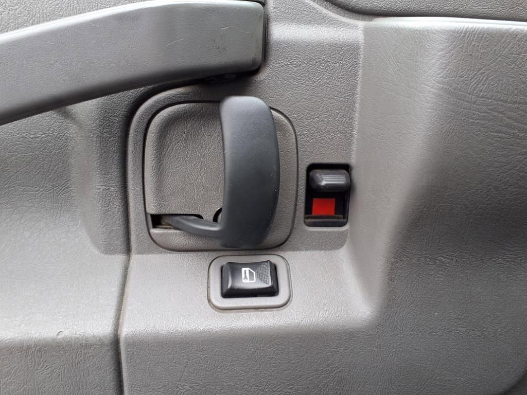 Used 2016 Chevrolet Express 2500 Extended RWD image 18
