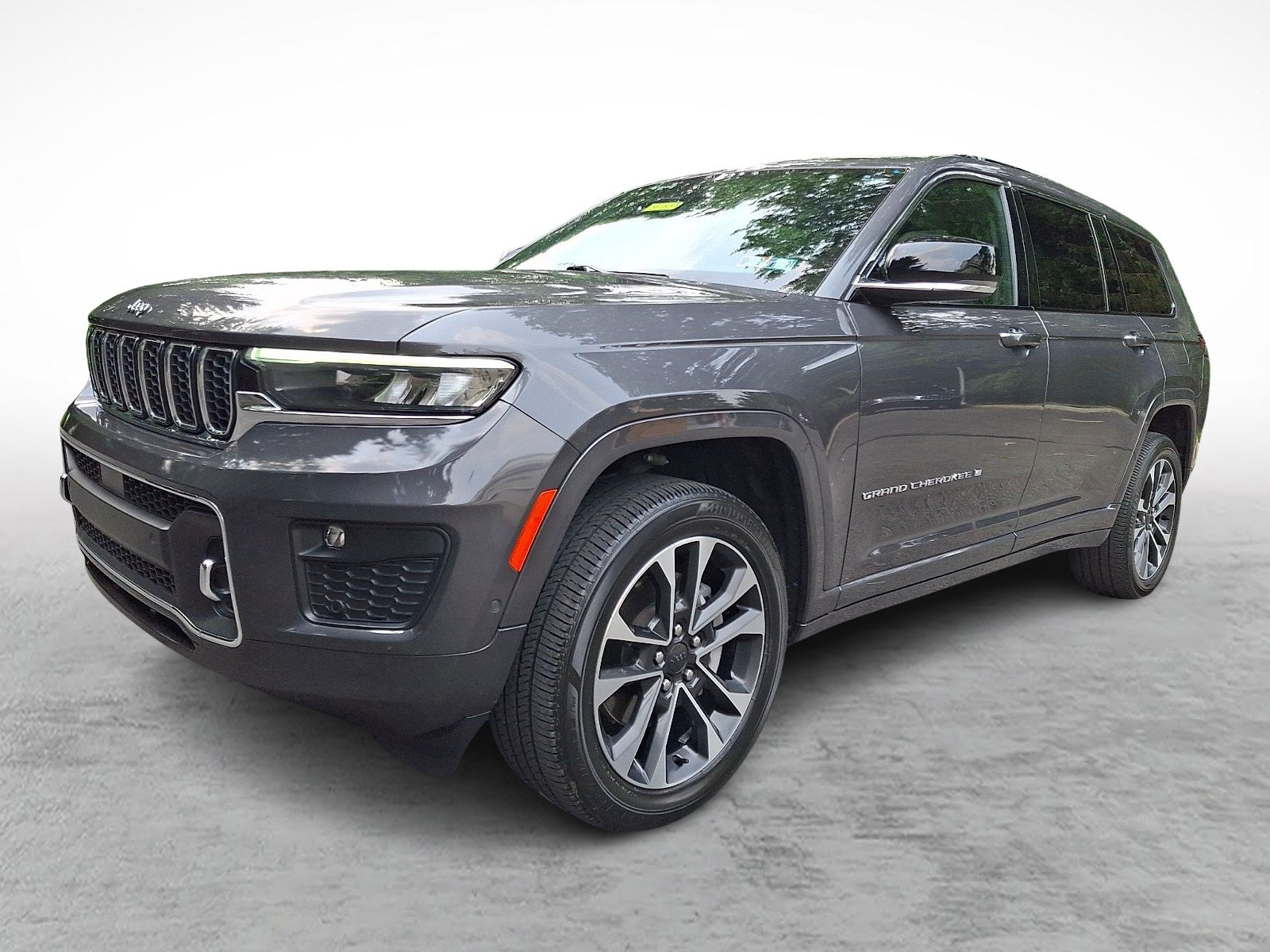 Used 2021 Jeep Grand Cherokee L Overland w/ Luxury Tech Group IV AWD/4WD image 3