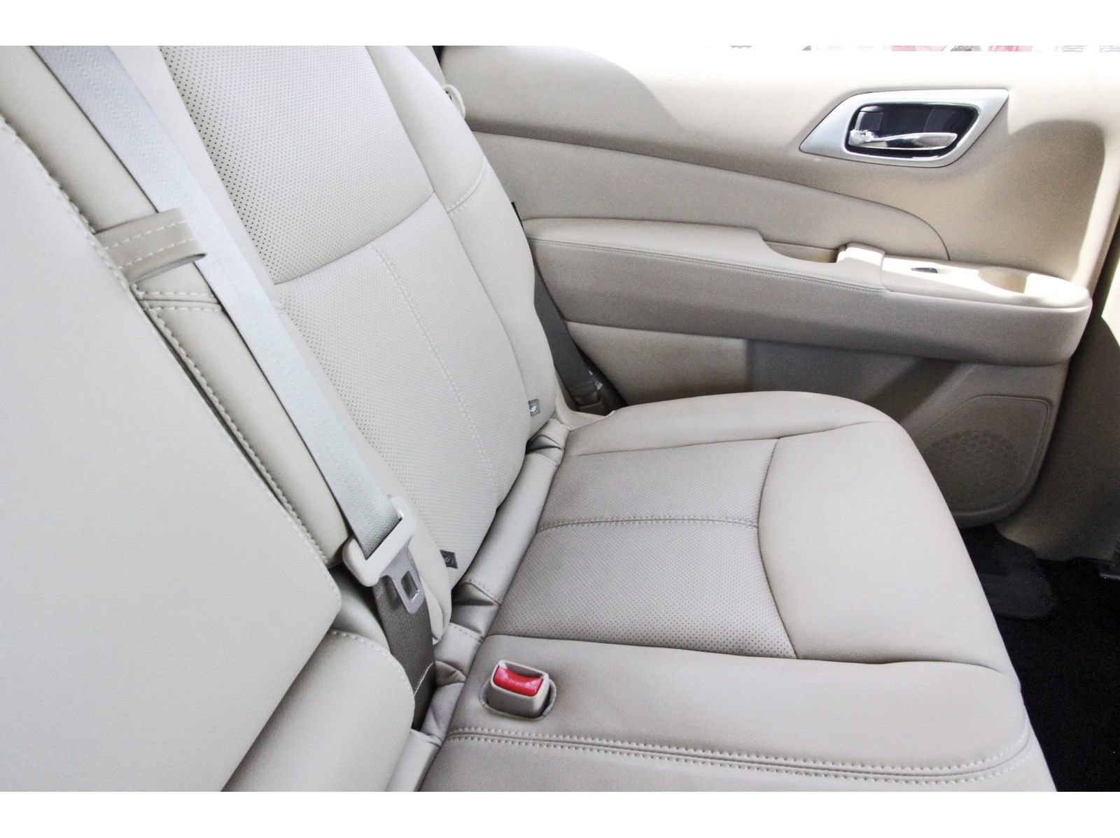 Used 2019 Nissan Pathfinder Platinum FWD image 14