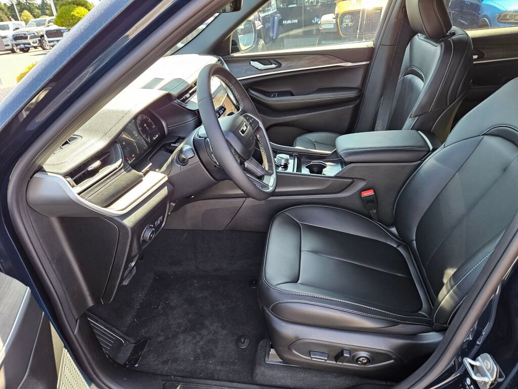 New 2026 Jeep Grand Cherokee Limited w/ Limited Altitude Package AWD/4WD image 14