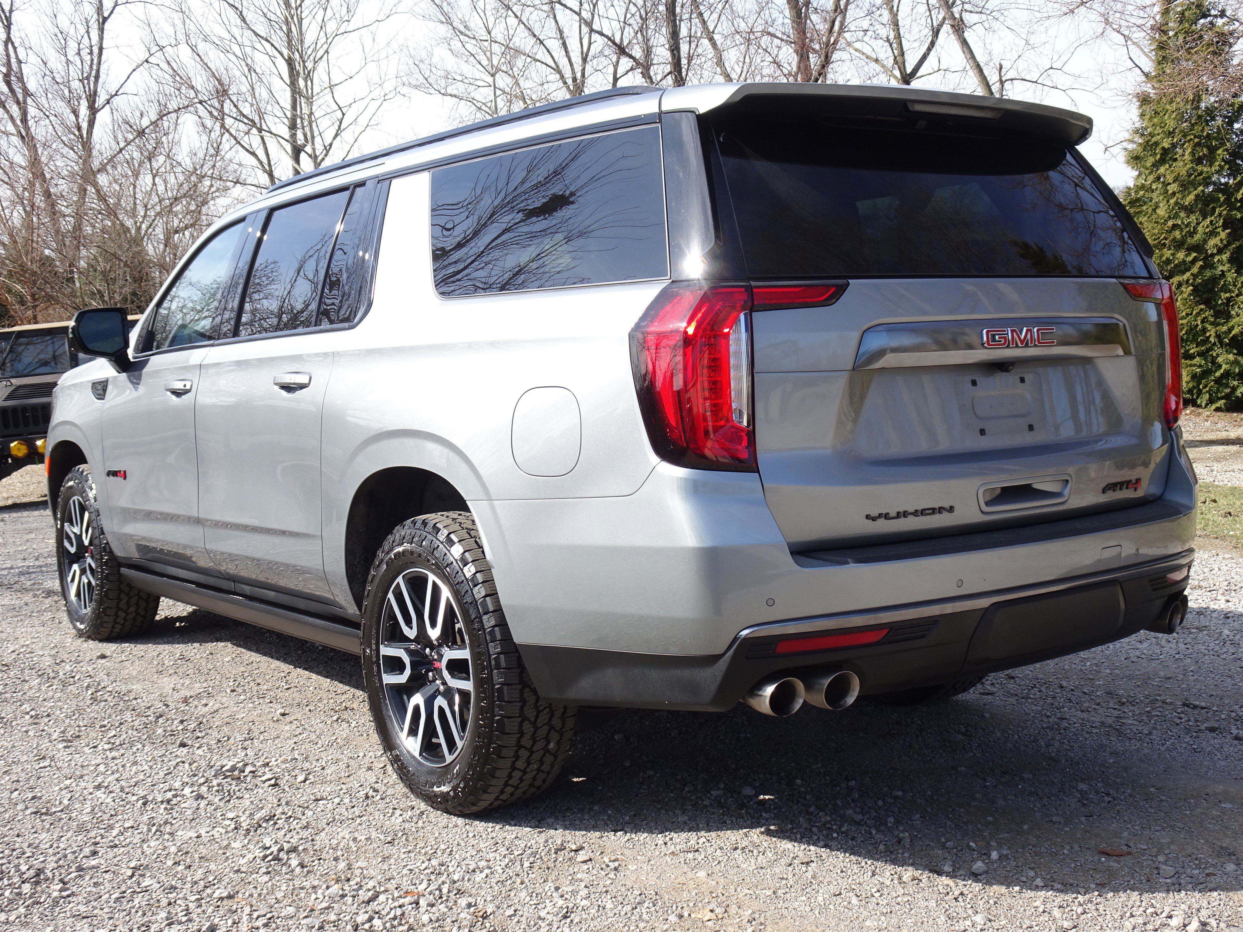 Used 2023 GMC Yukon XL AT4 w/ AT4 Premium Package image 8