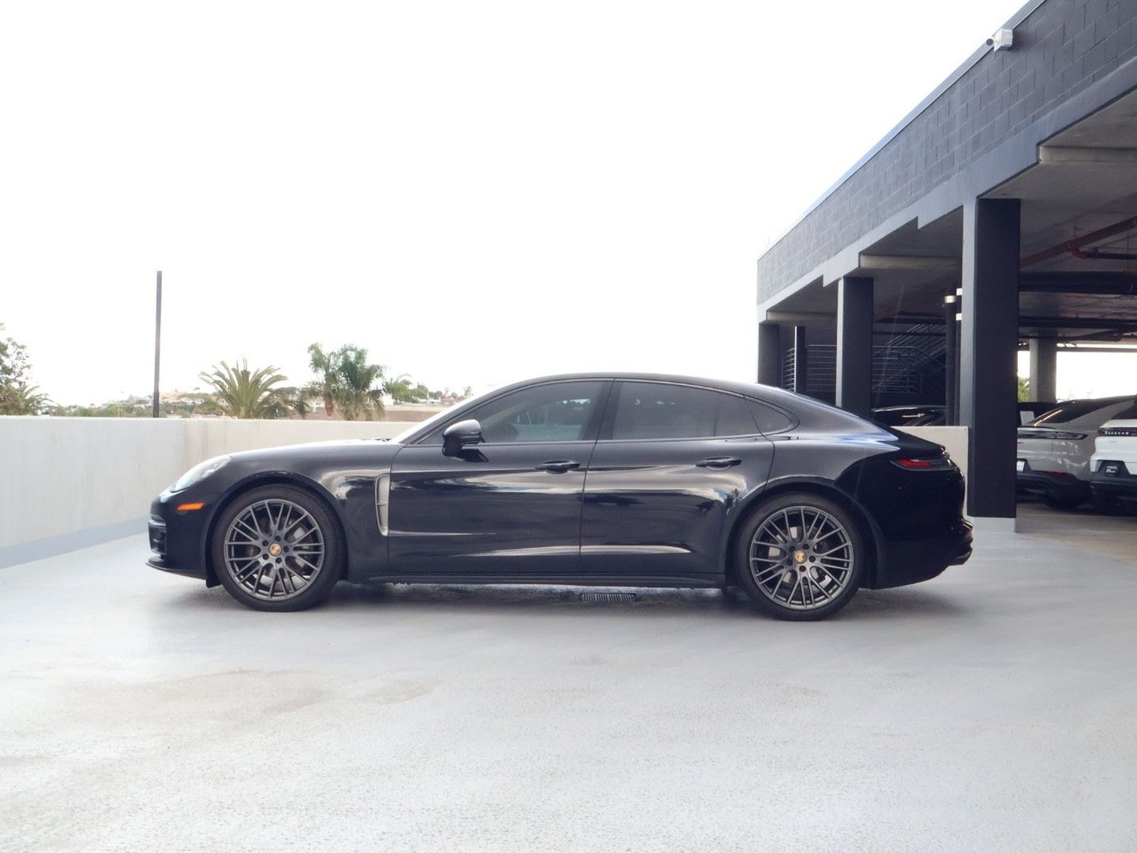 Certified 2023 Porsche Panamera 4 Platinum Edition AWD/4WD image 2