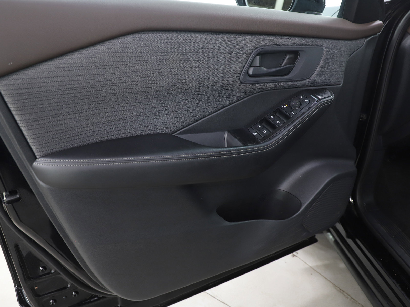 Used 2022 Nissan Rogue S image 19
