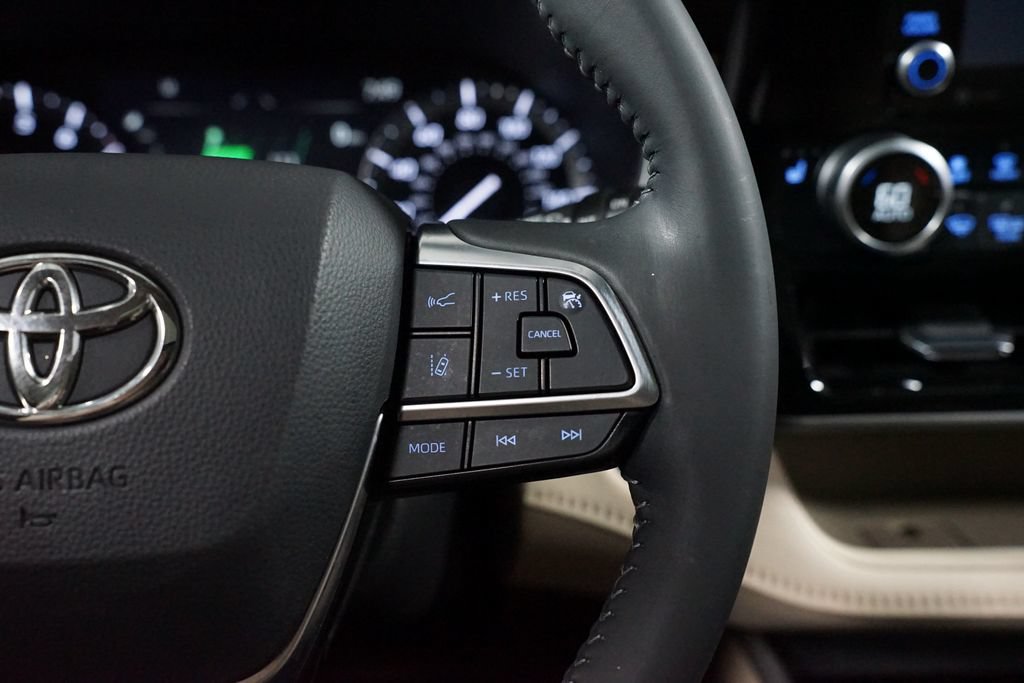 Certified 2021 Toyota Highlander XLE FWD image 13