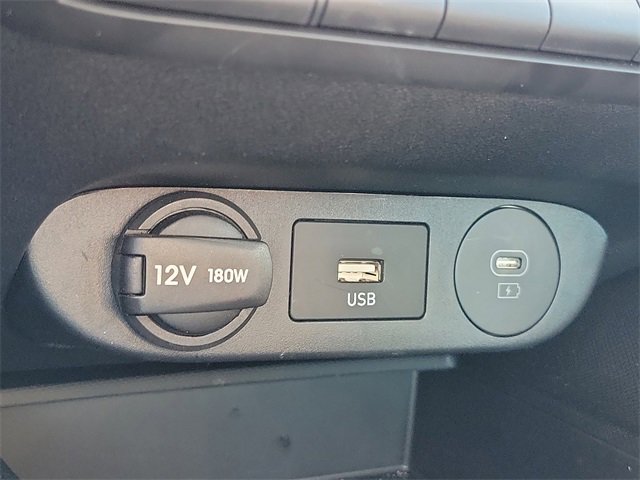 Certified 2025 Hyundai Elantra SE image 11