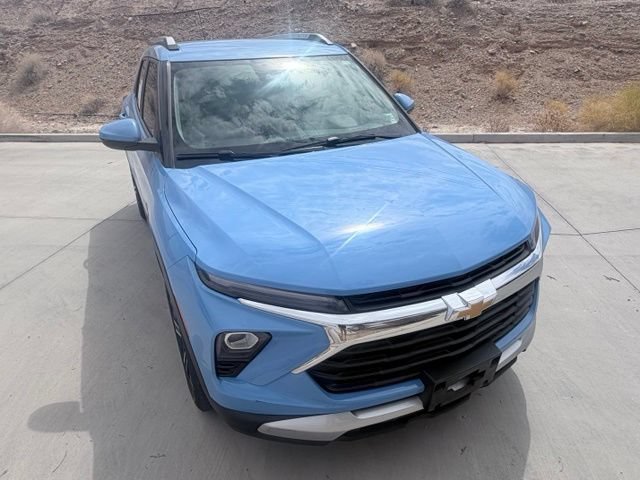 Used 2024 Chevrolet TrailBlazer LT w/ LT Cold Weather Package FWD image 3