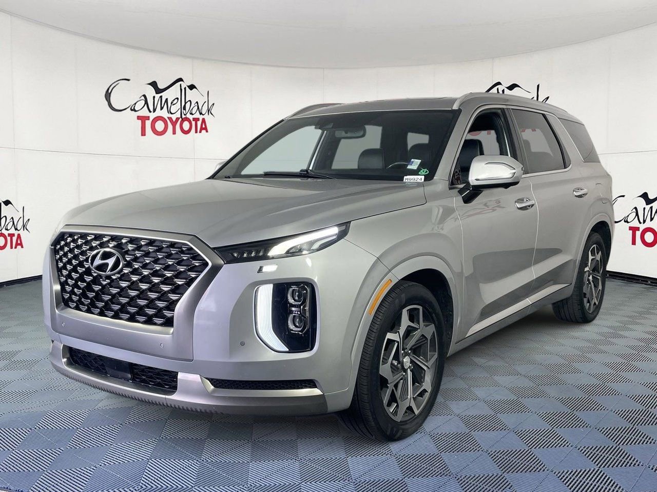 Used 2022 Hyundai Palisade Calligraphy w/ Cargo Package image 2