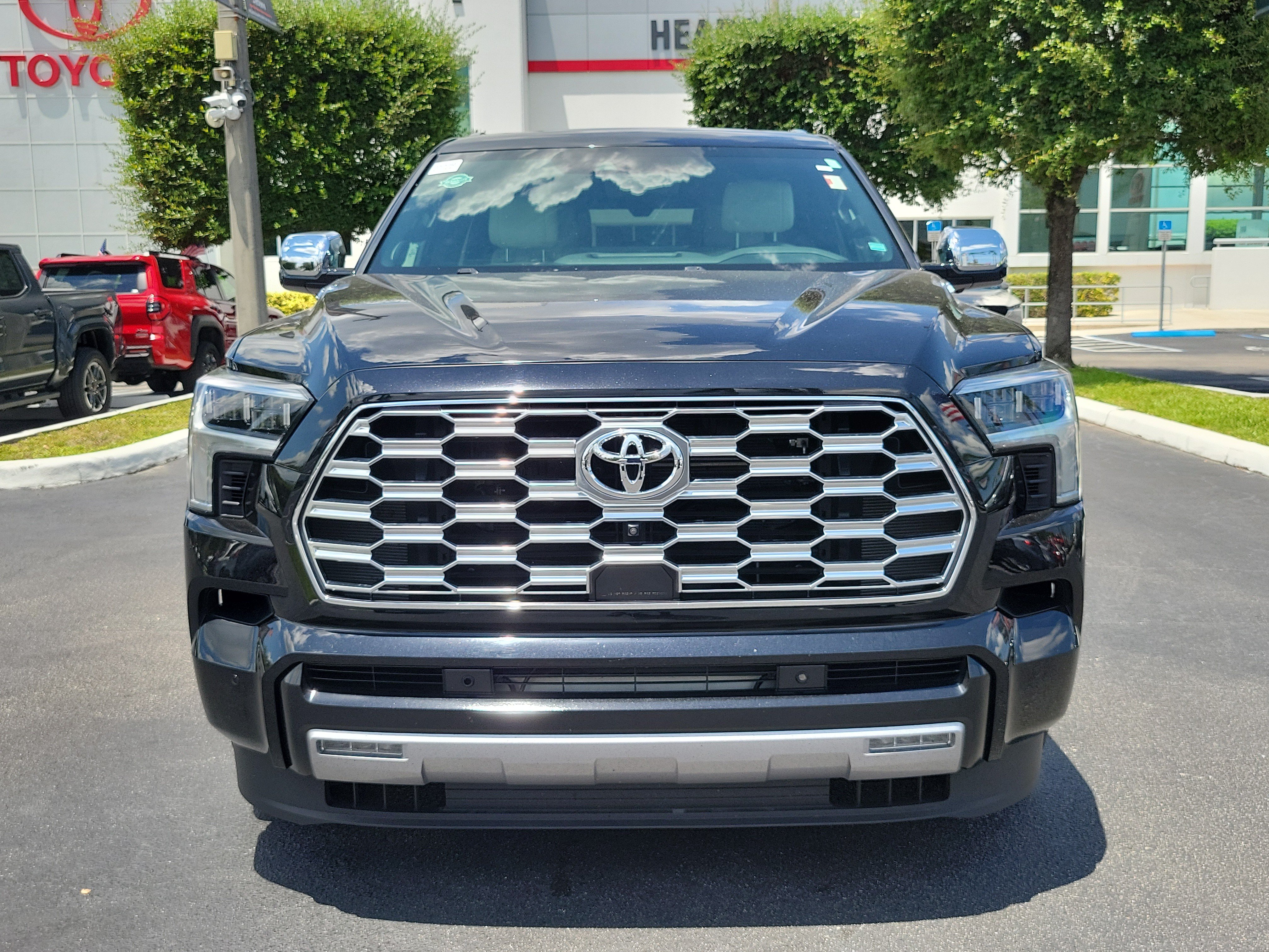 Used 2025 Toyota Sequoia Capstone AWD/4WD image 4